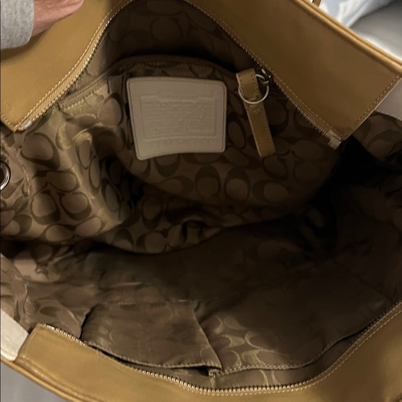 Coach Y2K Hampton Tote very good used condition!  Beautiful Leather! - Picture 15 of 15